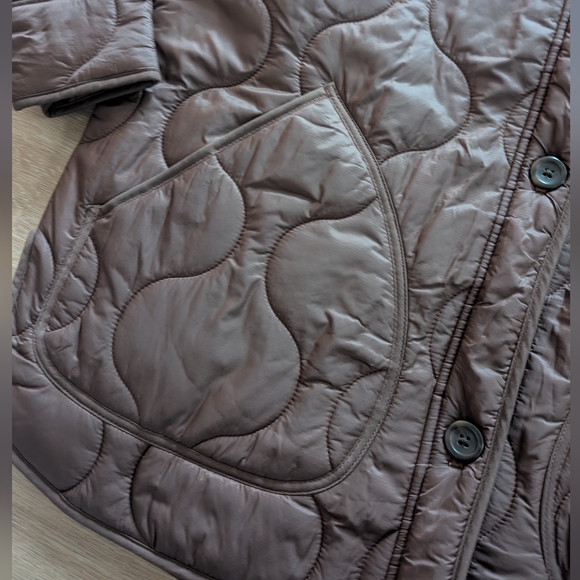 NWT Abercrombie Oversized Quilted Brown Puffer Button Up Jacket Size Medium - Picture 3 of 9